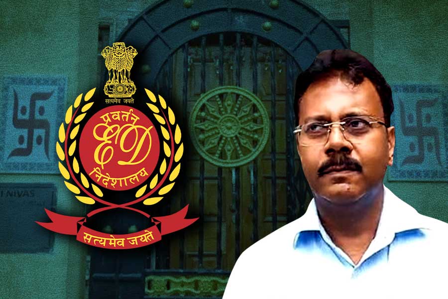 সাতসকালে সন্দীপের দুয়ারে ইডি, ৩ ঘণ্টার অপেক্ষার ভিতরে আধিকারিকরা