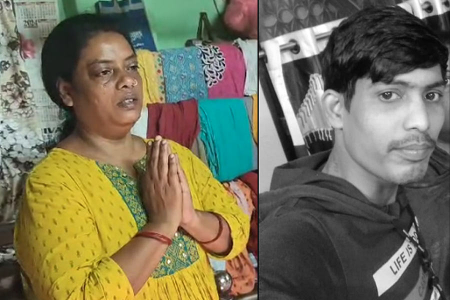 ‘এই ডাক্তারদের বিচার করবে কে?’, প্রশ্ন আর জি করে ‘বিনা চিকিৎসা’য় নিহত যুবকের মায়ের