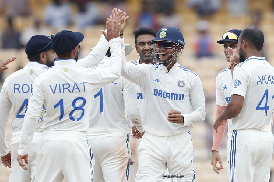 অশ্বিন-জাদেজার ঘূর্ণির জালে বন্দি টাইগাররা, চতুর্থ দিনের শুরুতেই অনায়াসে টেস্ট জয় ভারতের