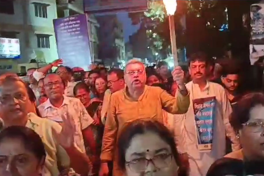 ‘খুনি ডাক্তারদের বিচার চাই’, কোন্নগরের যুবক মৃত্যুতে জুনিয়র চিকিৎসকদের তোপ কল্যাণের