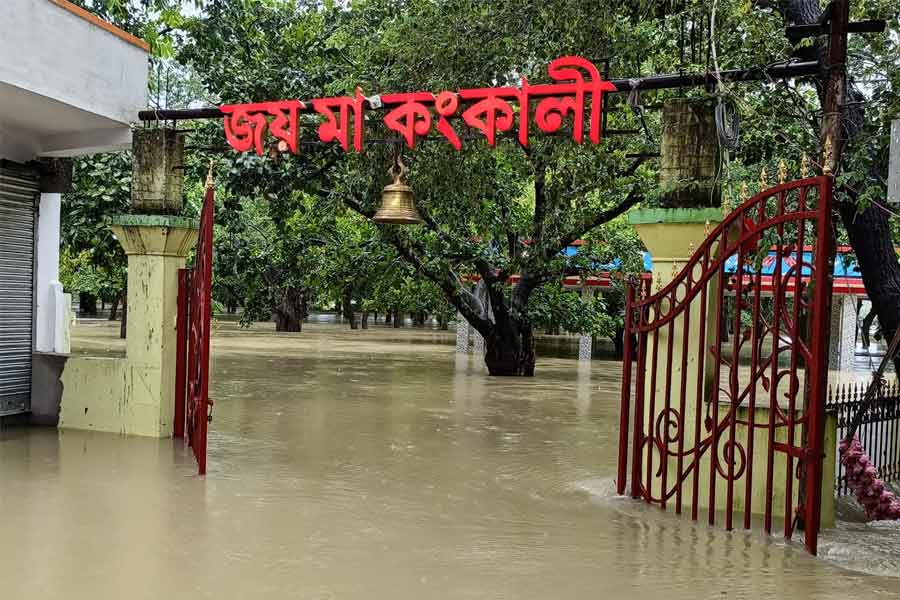 লাগাতার বৃষ্টিতে ডুবল কঙ্কালীতলা, জলের তলায় তারাপীঠ মহাশ্মশান