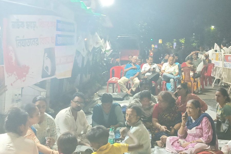 আর জি কর কাণ্ডে এবার ‘রাত দখল’ বামেদের, শ্যামবাজার মোড়ে ধরনায় মীনাক্ষীরা