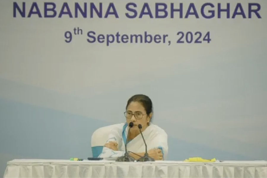 ওড়িশা থেকে বাংলায় বার্ড ফ্লু সংক্রমণ! সীমানা সিল করার নির্দেশ মুখ্যমন্ত্রীর