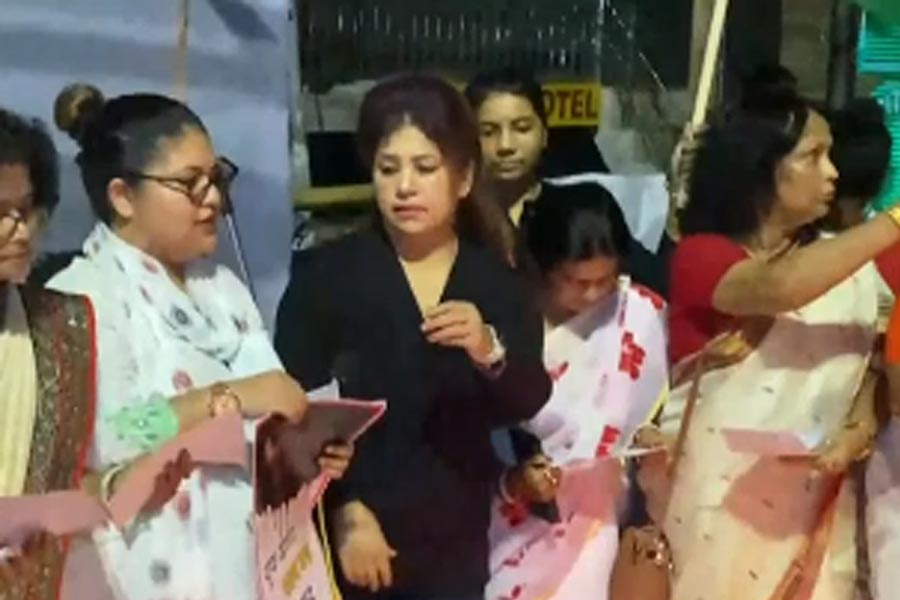 রাতের পর এবার ‘ভোর দখল’, চিকিৎসক খুনে বিচারের দাবিতে পথে মান্তুরা