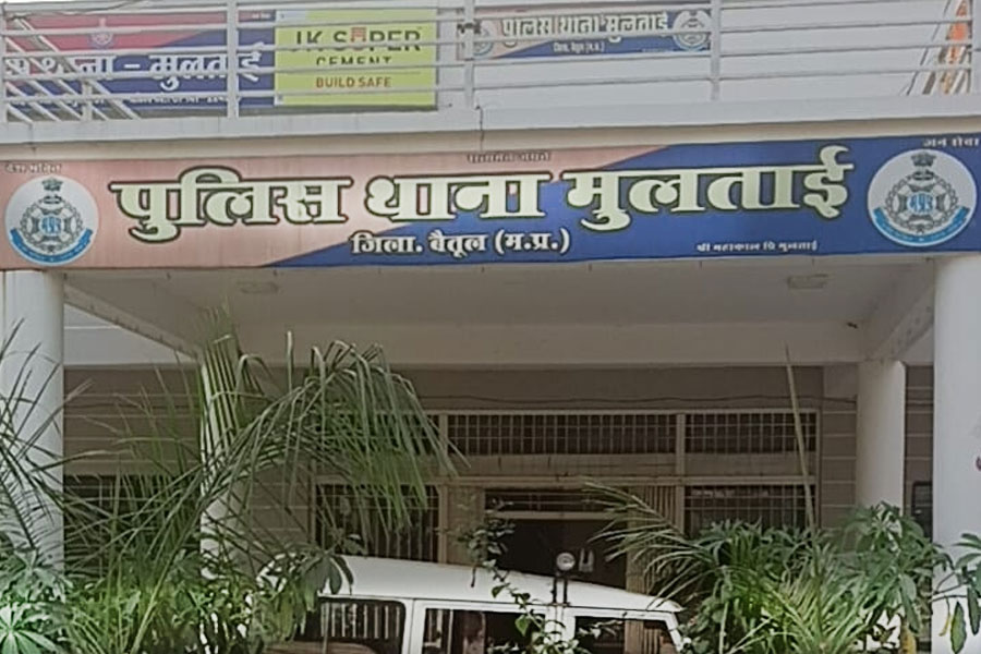 চা বিক্রেতাকে থানার জানলার সঙ্গে বেঁধে মার! ভাইরাল ভিডিও, সাসপেন্ড সাব ইন্সপেক্টর