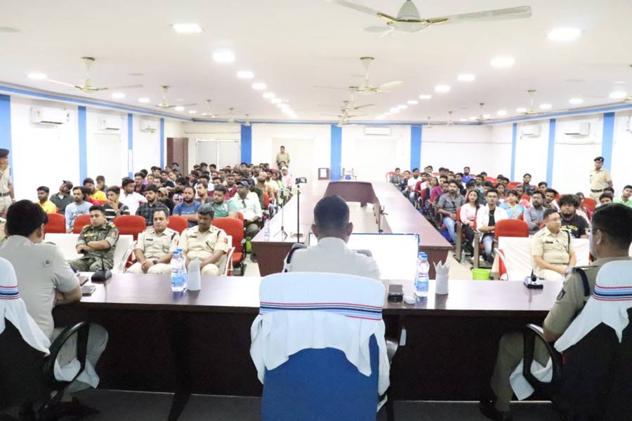 সার্বিক উন্নয়নে পাশে চাই সোশাল মিডিয়া ইনফ্লুয়েন্সারদের, বার্তা পুলিশের
