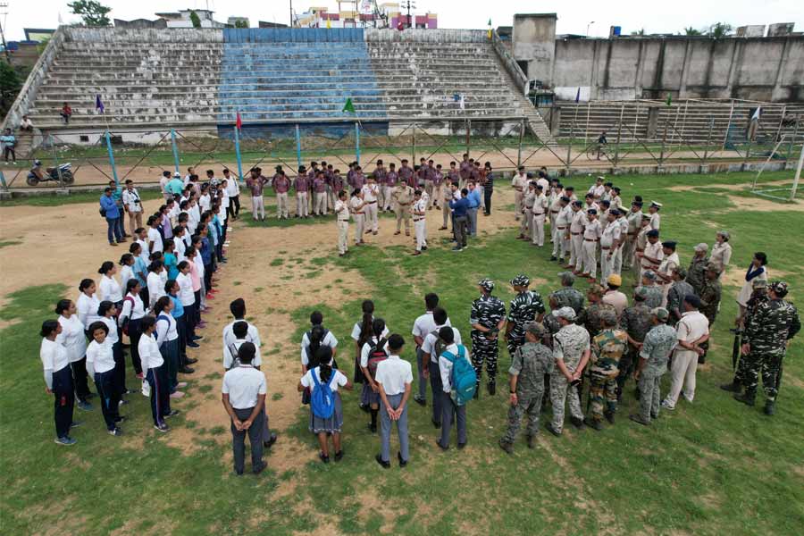 NCC’র ধাঁচে পুরুলিয়ায় ‘পুলিশ স্টুডেন্ট ক্যাডেট’, পথে নেমে ট্রাফিক সামলাল পড়ুয়ারা