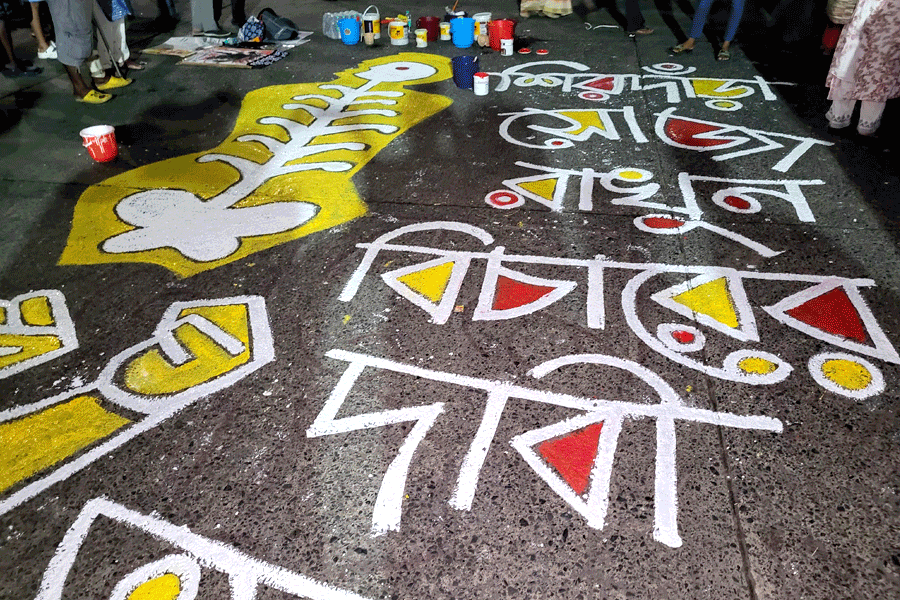 রাজপথ যখন দ্রোহের ক্যানভাস, রং-তুলিতে প্রতিবাদ যাদবপুরে, গর্জন গড়িয়ায়