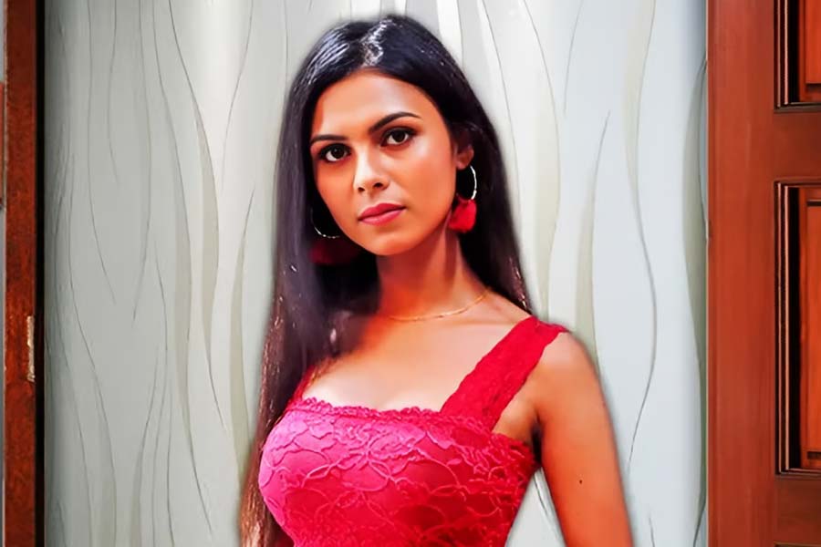 বেআইনিভাবে ভারতে বসবাস! গ্রেপ্তার বাংলাদেশের পর্ন নায়িকা রিয়া