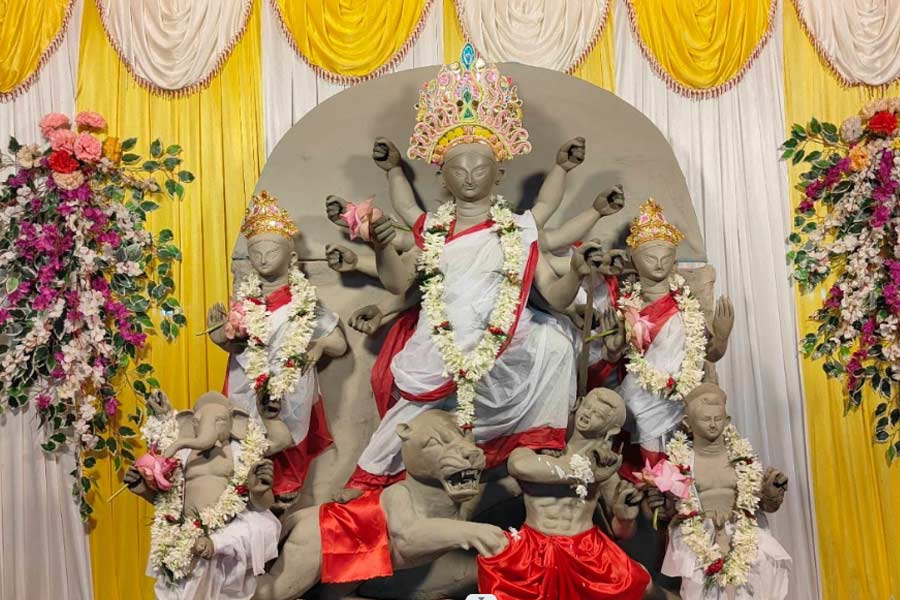 এবার পুজোয় পাড়ি দিন ২০৫০ সালের কলকাতায়, দেখা মিলবে ঘূর্ণায়মাণ মণ্ডপের