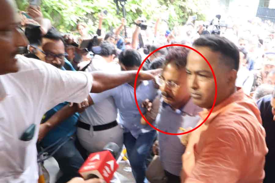 সন্দীপকে লক্ষ্য করে ‘চোর’ স্লোগান! ‘দুর্নীতিতে জড়িত অনেকে’, আদালতে দাবি CBI-এর