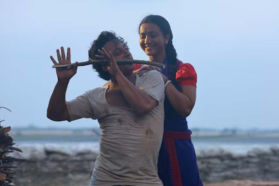 প্রতিবাদকে ছাপিয়ে গেল প্রেম! নেটপাড়ায় সুপারহিট শিবপ্রসাদ-কৌশানীর ‘শিমূল-পলাশ’ প্রেম