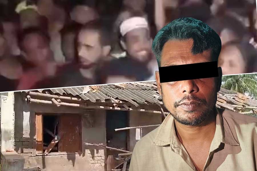 ৭ বছরের নাবালিকাকে ‘যৌন হেনস্তা’, ‘We Want Justice’ স্লোগান তুলে অভিযুক্তর বাড়ি ভাঙচুর
