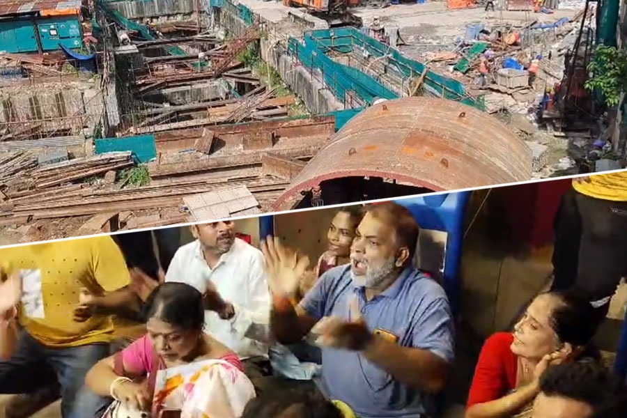 বউবাজারে ফের মেট্রো বিপর্যয়! প্রতিবাদে সেন্ট্রালে বিক্ষোভ স্থানীয়দের