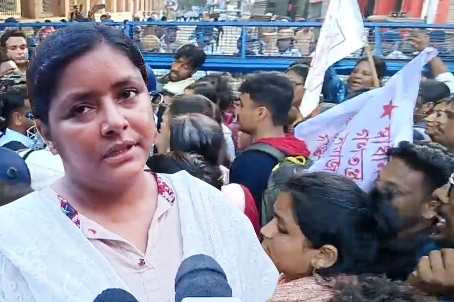 হাওড়ায় DYFI-র স্বাস্থ্য দপ্তর অভিযান ঘিরে তুলকালাম, বিক্ষোভে মীনাক্ষী-দীপ্সিতারা