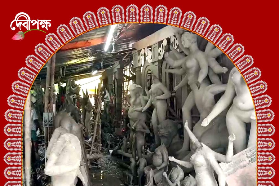 অবিরাম বৃষ্টিতে বাড়ছে উৎকন্ঠা, বিপাকে হুগলির মৃৎশিল্পীরা