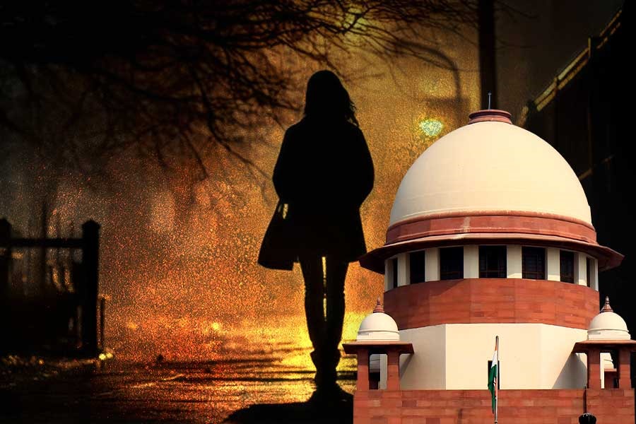 ‘কীভাবে বলেন, রাতে মহিলারা কাজ করবেন না?’ ‘রাত্তিরের সাথী’র বিজ্ঞপ্তি সংশোধনের সুপ্রিম নির্দেশ