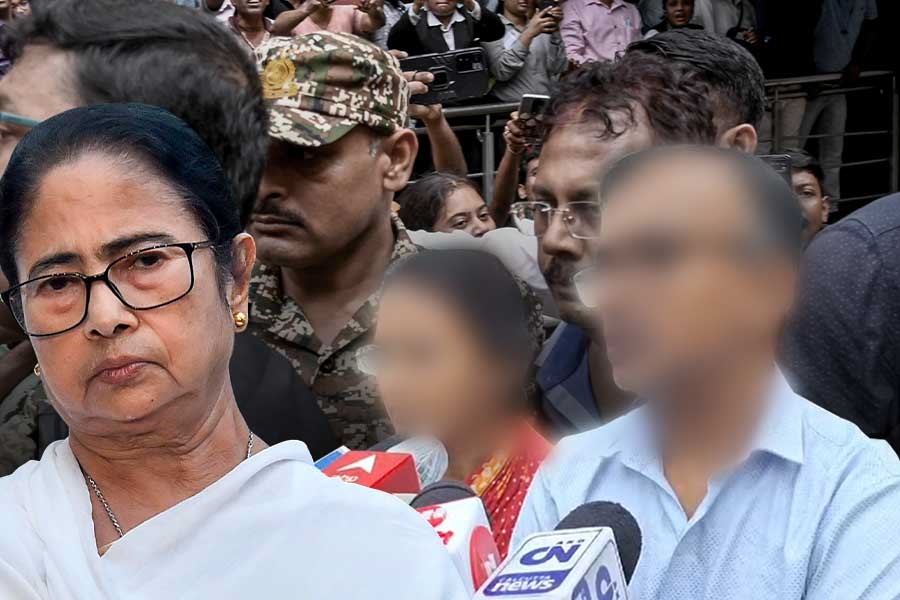 ‘আগে ব্যবস্থা নিলে মেয়ে হারাতাম না,’ মমতার পদক্ষেপে প্রতিক্রিয়া ‘অভয়া’র মায়ের