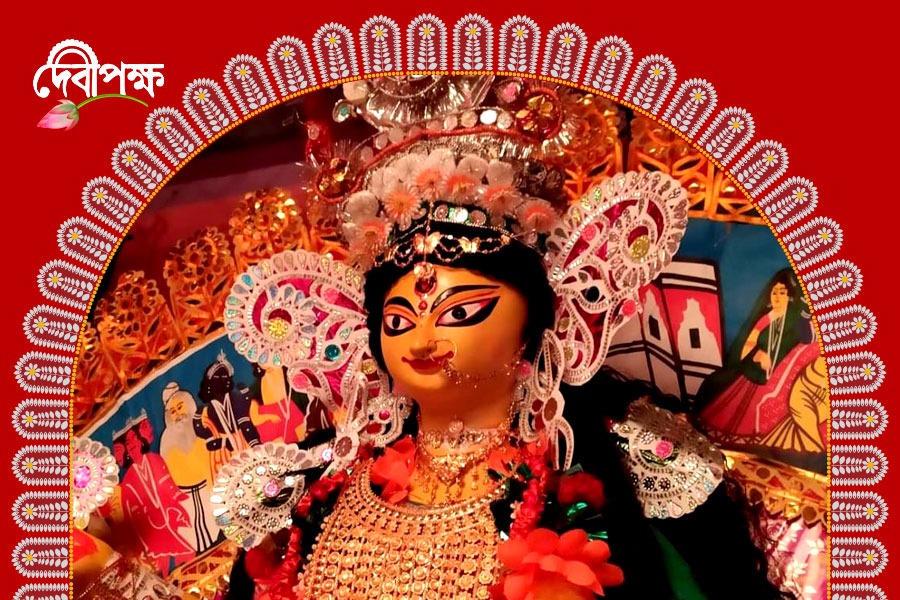 চুলের আড়ালে লুকিয়ে হাত, ভোগে থাকে পান্তা-তামাক! নজিরবিহীন দুর্গাপুজো কৃষ্ণগঞ্জে
