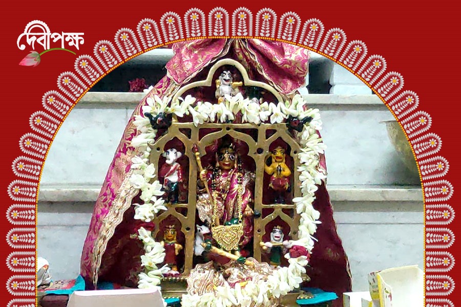 চুঁচুড়ার দত্তবাড়ির প্রাচীনতম দুর্গাপুজো, পূজিত অষ্টধাতুর সিংহবাহিনী