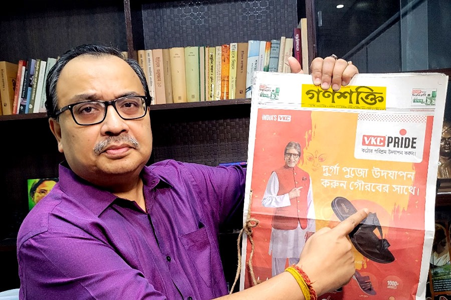 ‘গণশক্তি’র বিজ্ঞাপনে সরব কুণাল ঘোষ, উৎসবে ফেরার বার্তায় দ্বিচারিতার অভিযোগ