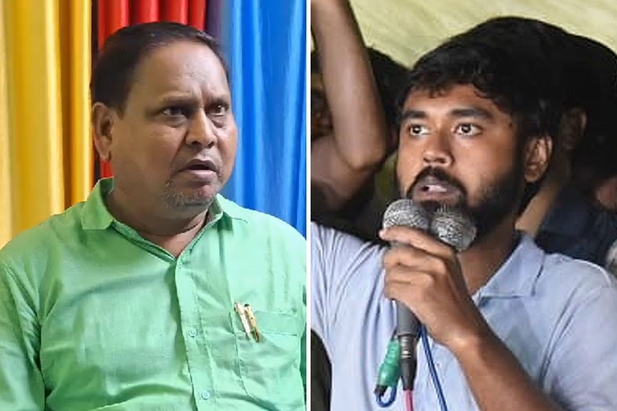 বেলাগাম হুমায়ুন কবীর! তৃণমূল নেতার মন্তব্যে তীব্র প্রতিক্রিয়া আন্দোলনকারী ডাক্তারদের