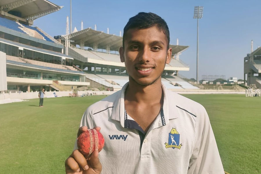 ওয়ানডে-তে ভালো বোলিং, অনূর্ধ্ব-১৯ অস্ট্রেলিয়ার বিরুদ্ধে টেস্টেও ডাক পেলেন বাংলার যুধাজিৎ