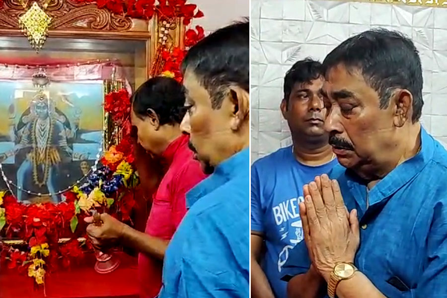 জামিনের পর প্রথম কঙ্কালীতলায় অনুব্রত, মায়ের চরণে পুজো দিয়ে কাঁদলেন অঝোরে!