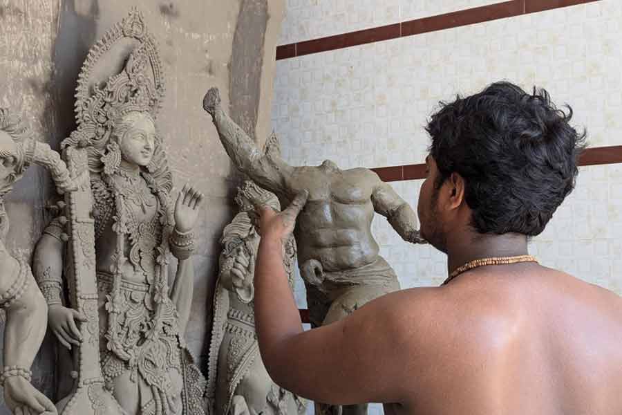 নির্বিঘ্নে পুজো পালনের আশ্বাস, দ্বিগুণ অনুদানও, তবুও শঙ্কায় বাংলাদেশের সংখ্যালঘুরা