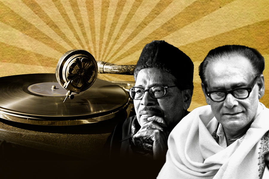 সে ছিল ‘গানের দিন’! পুজোর ‘হারানো সুর’ আজও খোঁজে বাঙালি