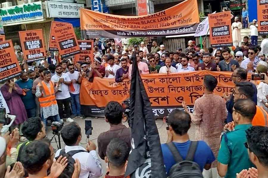 ‘হিজবুত তাহরির’ নিষিদ্ধ জঙ্গি সংগঠন, আইনি ব্যবস্থা নেওয়ার ঘোষণা বাংলাদেশ পুলিশের