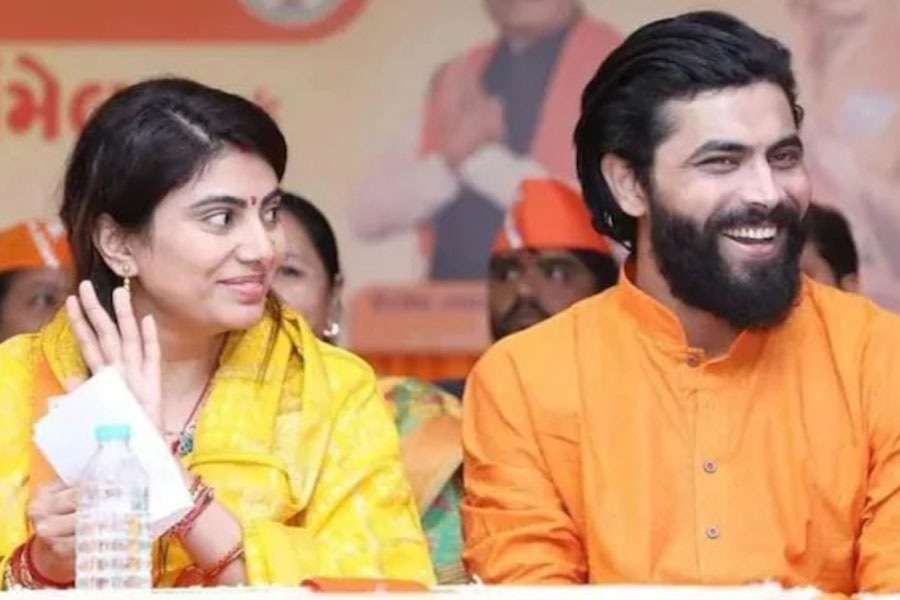 স্ত্রীর পথ ধরে পদ্ম ধরলেন ‘স্যর’, বিশ্বজয়ের পর বিজেপিতে জাদেজা