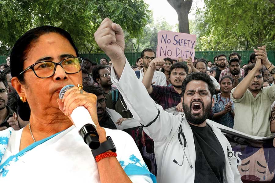 ‘শুভবুদ্ধির উদয় হোক’, বন্যা পরিস্থিতিতে আন্দোলনরত ডাক্তারদের বার্তা মমতার