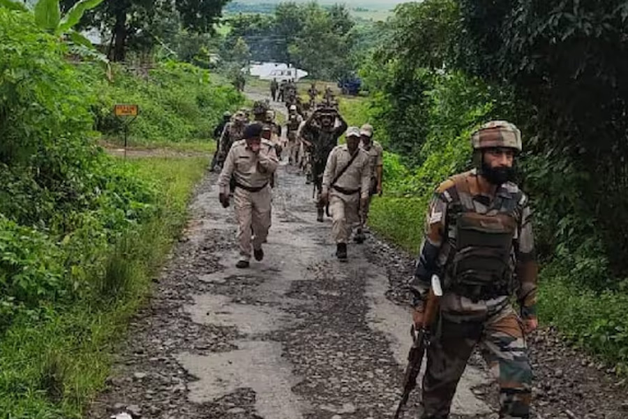 শান্তিচুক্তির এক মাসের মধ্যে ফের রক্তাক্ত মণিপুর! মেয়ের সামনেই গুলিবিদ্ধ হয়ে মৃত্যু মায়ের