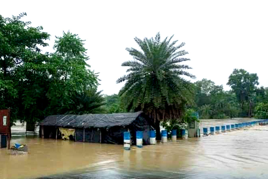 মেদিনীপুরে জলবন্দি ৬৪ গর্ভবতীকে উদ্ধার করল স্বাস্থ্যদপ্তর