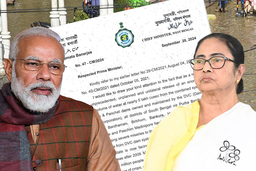 ১৫ বছরে সবচেয়ে ভয়াবহ বন্যা! ডিভিসির খামখেয়ালিতে ডুবছে বাংলা, চিঠিতে মোদিকে নালিশ মমতার