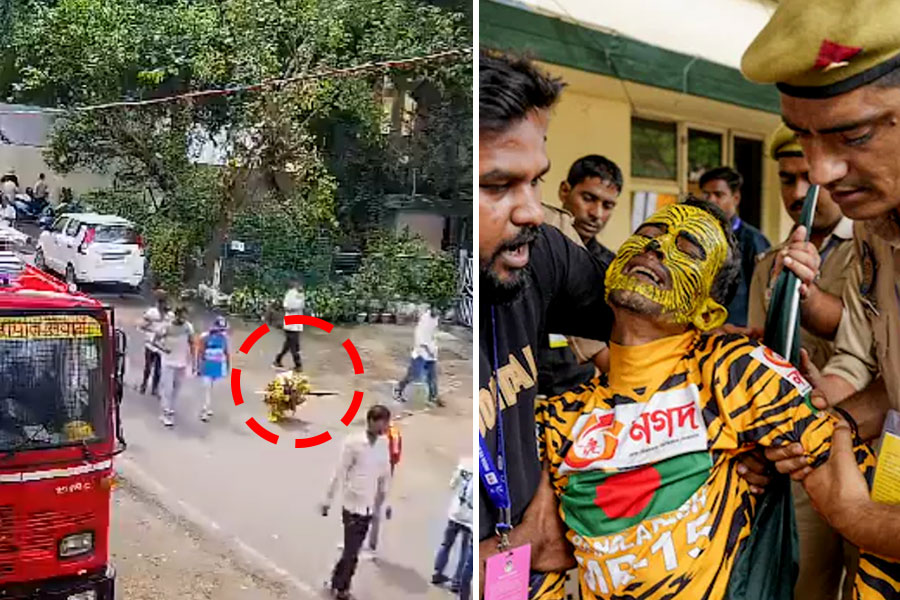 নিজেই রাস্তায় বসে হেনস্তার ‘নাটক’ টাইগার রবির! সিসিটিভি ফুটেজে চাঞ্চল্য