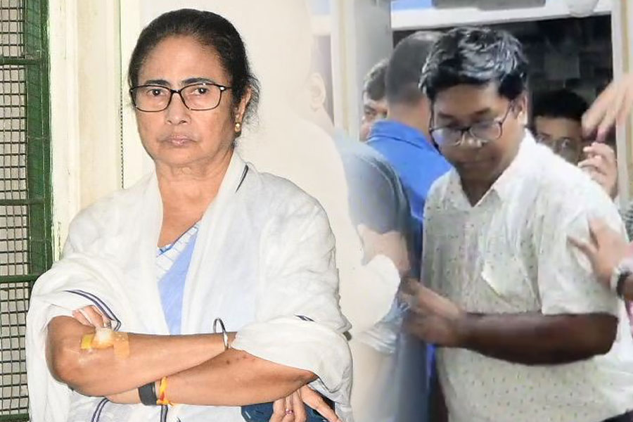 দাবিতে অনড় থেকে মুখ্যমন্ত্রীর সঙ্গে বৈঠক, কালীঘাটে ২ ঘণ্টার আলোচনায় মিলল সমাধান?