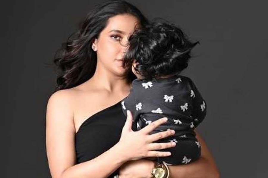 যুবানের জন্মদিনে প্রকাশ্যে এল ছোট্ট ইয়ালিনী, অবশেষে মেয়ের মুখ দেখালেন শুভশ্রী
