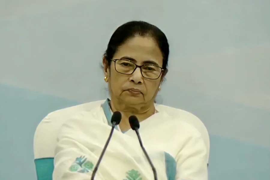 ‘না জানিয়ে ৪৭ জনকে সাসপেন্ড, এটা থ্রেট কালচার নয়?’ আর জি করের অধ্যক্ষের কাছে জবাব চাইলেন মমতা
