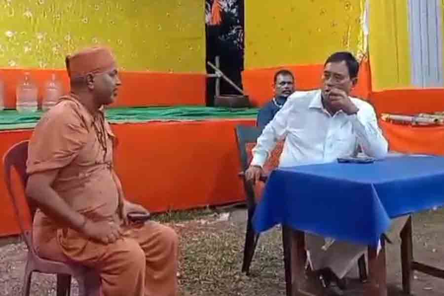 রামকৃষ্ণ মঠের সন্ন্যাসীকে মারধর অনন্ত মহারাজের! অভিযুক্তর ফাঁসির দাবি গ্রামবাসীদের