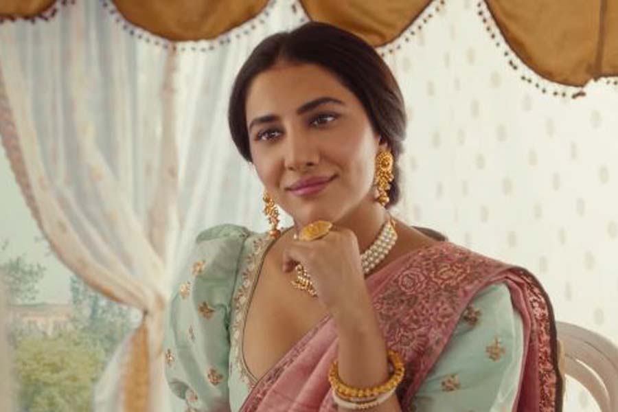 ‘পরখ করবেন আমাকে?’ ‘বিনোদিনী’র টিজারে চ্যালেঞ্জ ছুড়লেন রুক্মিণী মৈত্র, কবে মুক্তি?