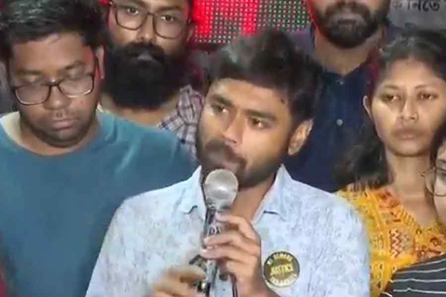 পঞ্চমীতে রাজ্যজুড়ে প্রতীকী অনশনের সিদ্ধান্ত, ফের মিছিলে হাঁটবেন ডাক্তার-স্বাস্থ্যকর্মীরা
