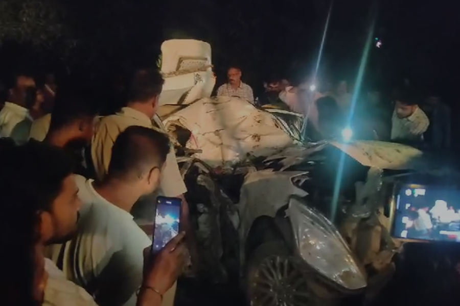 গাছ ও সাইকেলে ধাক্কা দিয়ে নয়ানজুলিতে গাড়ি, দিঘা যাওয়ার পথে মৃত অন্তত ৪