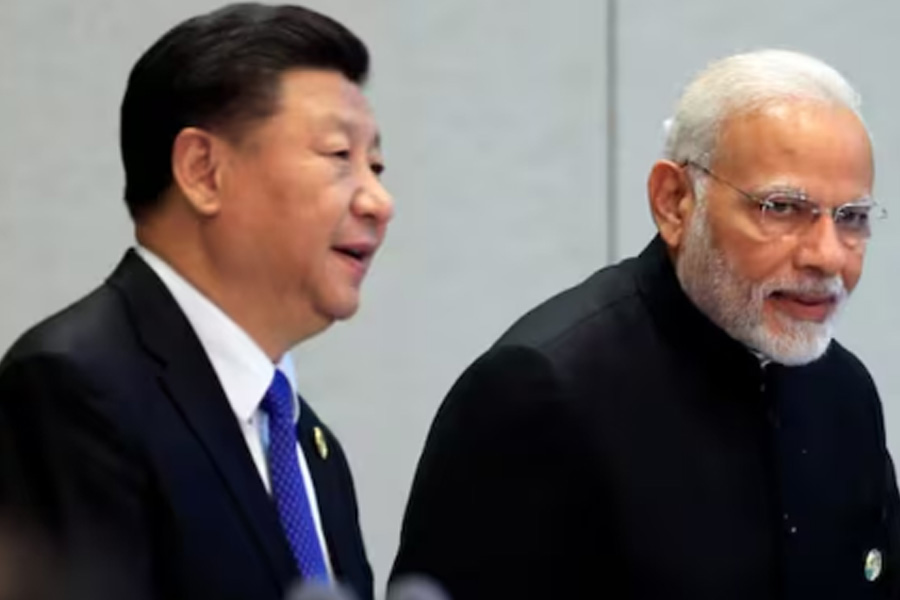 চিন ভারত কাছাকাছি! মোদির অর্থনৈতিক উপদেষ্টা বলছেন, ‘নিজেদের স্বার্থরক্ষার জন্যই…’