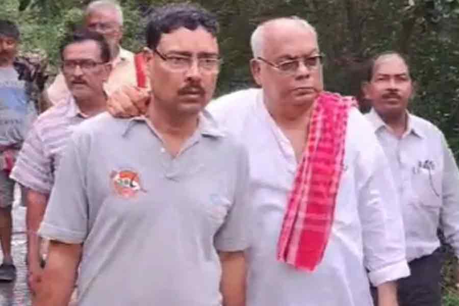 চোখ রাঙাচ্ছে ডানা, দুর্যোগ মোকাবিলায় সুন্দরবনের প্রত্যন্ত গ্রামে হাজির কান্তি