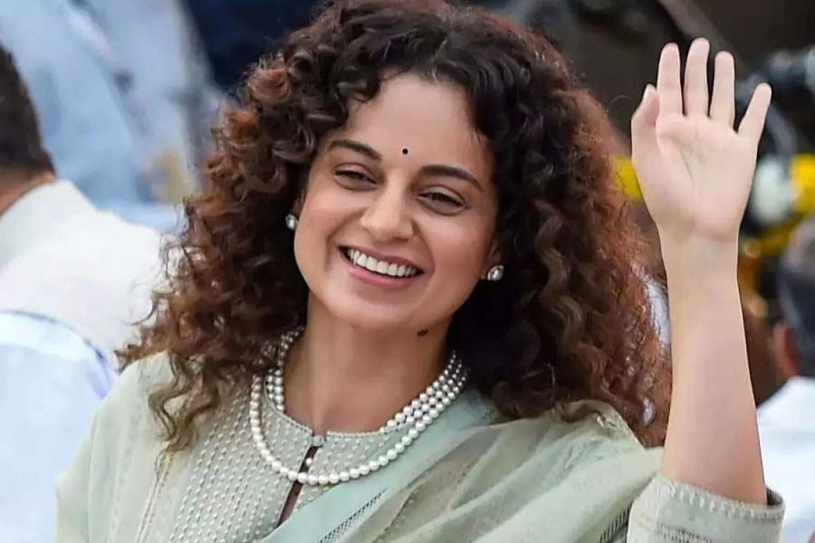 এবার কঙ্গনার ট্রিপল ধামাকা! ‘এমার্জেন্সি’ বিতর্ক ভুলে বড় চমক অভিনেত্রী