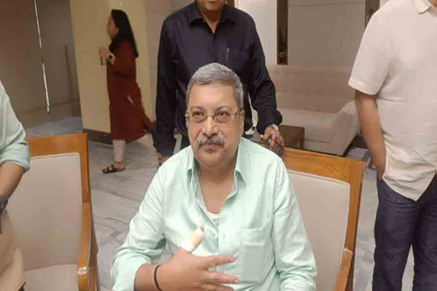ওয়াকফ আলোচনায় ধুন্ধুমার, বোতল ভেঙে জখম কল্যাণ, সংসদীয় কমিটির বৈঠক থেকে ‘সাসপেন্ড’ TMC সাংসদ