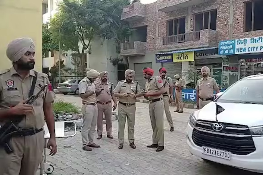নির্বাচনের আগে পাঞ্জাবে ধুন্ধুমার, বিরোধী নেতার গুলি লেগে হাসপাতালে ভর্তি আপ নেতা