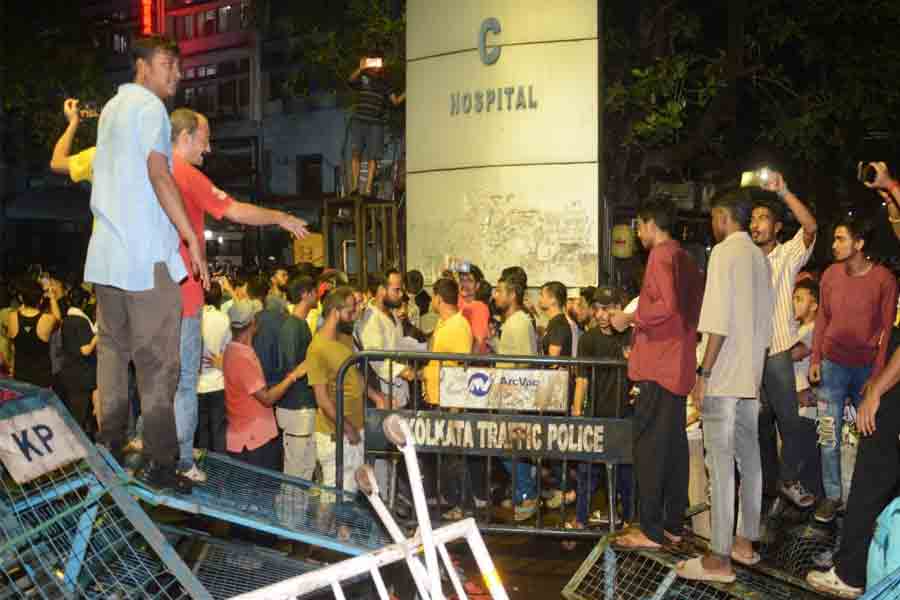১৪ আগস্ট রাতে আর জি কর হাসপাতালে ভাঙচুর, জামিন আরও ৫০ অভিযুক্তর